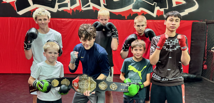 Kids boxing in Robs class.